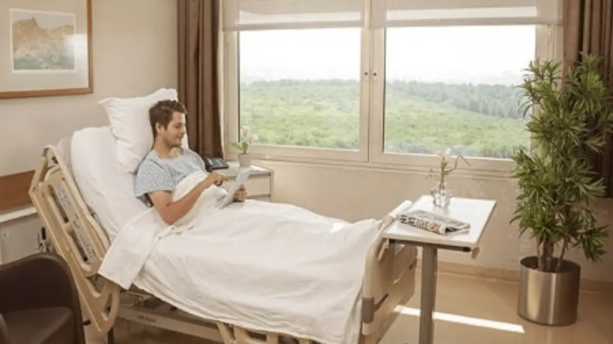 Bolnička soba Anadolu Medical Center sa pogledom na šumu